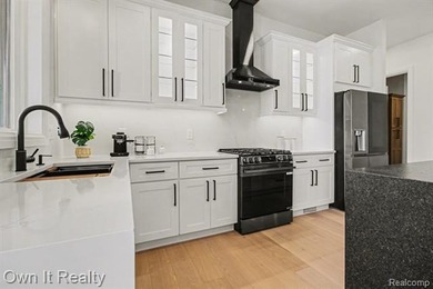 Welcome to this custom-built luxury lakeside ranch offering 3 - photo 14