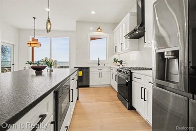 Welcome to this custom-built luxury lakeside ranch offering 3 - photo 15
