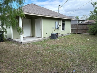 Nice house recently updated, roof is about 2 yrs old, ac - photo 2
