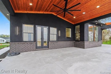 Welcome to this custom-built luxury lakeside ranch offering 3 - photo 27