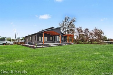 Welcome to this custom-built luxury lakeside ranch offering 3 - photo 30