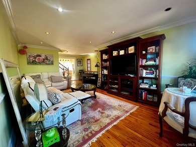 Exceptional townhouse in the highly sought-after Whitestone - photo 3