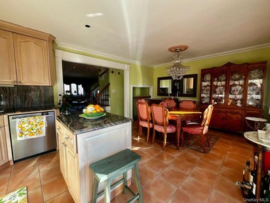 Exceptional townhouse in the highly sought-after Whitestone - photo 5