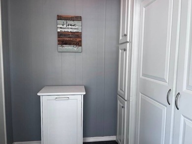 Beautifully updated and move-in ready 2 bedroom, 2 bath home - photo 3