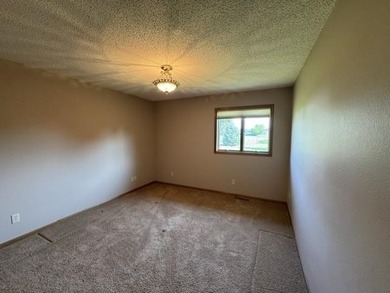 Unbelievable amount of space in this quality built 5 bed, 3 bath - photo 12