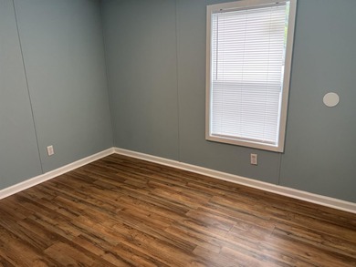 Quiet Living at it's Best! Beautifully remodeled 2Bed/ 1Bath - photo 13
