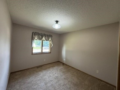 Unbelievable amount of space in this quality built 5 bed, 3 bath - photo 13