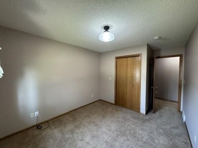 Unbelievable amount of space in this quality built 5 bed, 3 bath - photo 14