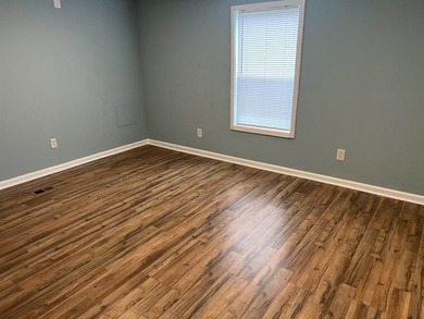 Quiet Living at it's Best! Beautifully remodeled 2Bed/ 1Bath - photo 15