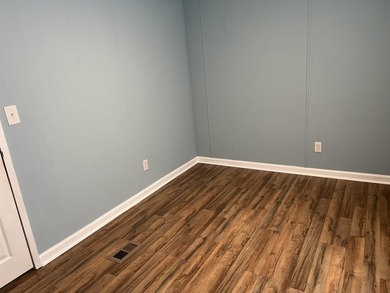 Quiet Living at it's Best! Beautifully remodeled 2Bed/ 1Bath - photo 16
