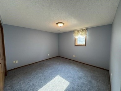 Unbelievable amount of space in this quality built 5 bed, 3 bath - photo 21