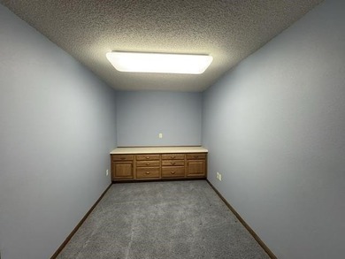 Unbelievable amount of space in this quality built 5 bed, 3 bath - photo 23