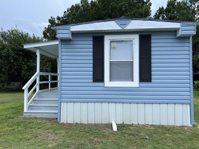 Quiet Living at it's Best! Beautifully remodeled 2Bed/ 1Bath - photo 24