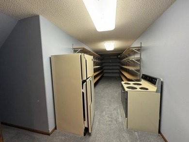 Unbelievable amount of space in this quality built 5 bed, 3 bath - photo 25