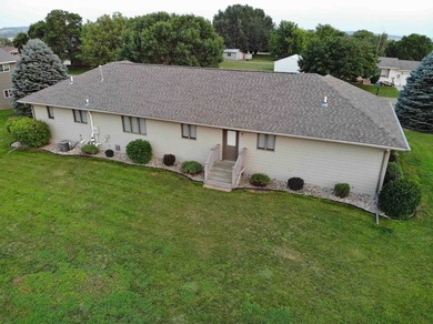 Unbelievable amount of space in this quality built 5 bed, 3 bath - photo 26