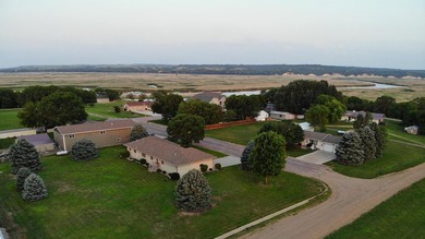 Unbelievable amount of space in this quality built 5 bed, 3 bath - photo 28