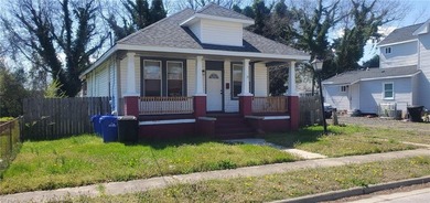 Beautiful home in the heart of Portsmouth. This home includes a - photo 1