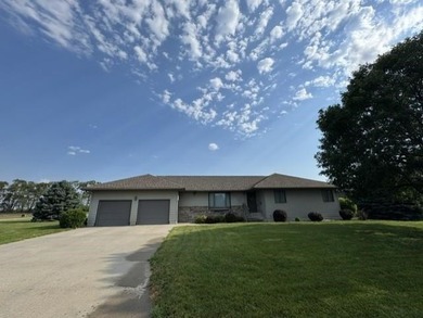 Unbelievable amount of space in this quality built 5 bed, 3 bath - photo 32