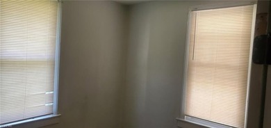 Beautiful home in the heart of Portsmouth. This home includes a - photo 4