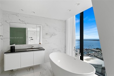 LOWER PENTHOUSE AT ONE THOUSAND MUSEUM BOASTS PANORAMIC VISTAS