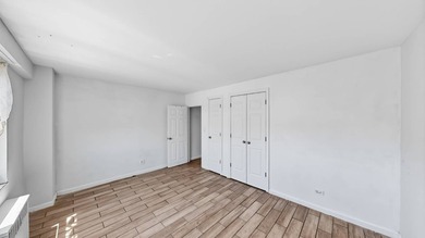 Extremely bright 1-bedroom, 1-bath apartment on the 17th floor - photo 4