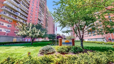 Extremely bright 1-bedroom, 1-bath apartment on the 17th floor - photo 6