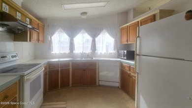 Enjoy relaxed waterfront living in this 2-bedroom, 2-bath - photo 7