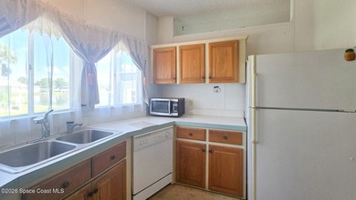 Enjoy relaxed waterfront living in this 2-bedroom, 2-bath - photo 9