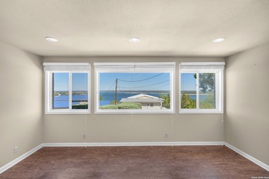 MOTIVATED SELLER. Charming Canyon Lake Retreat with Panoramic - photo 17