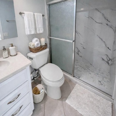 Exceptional value!! Bright, spacious Apt w/open layout, fresh - photo 14