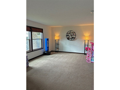 Immaculate living in a country setting. Very well maintained - photo 4