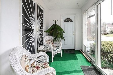 Location to all! Walk to shopping, dining, schools, LIRR - photo 5