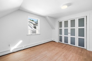 Welcome to this meticulously renovated four-bedroom Colonial - photo 16