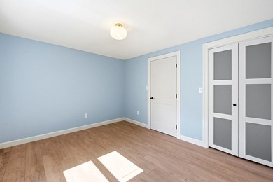 Welcome to this meticulously renovated four-bedroom Colonial - photo 23