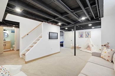 Welcome to this meticulously renovated four-bedroom Colonial - photo 24