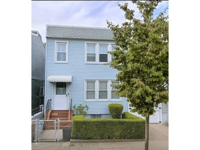 East River Townhome/Townhouse Sale Pending in College Point New York