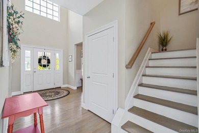 Stunning 4-Bedroom Colonial in Grand Manor Estates, East - photo 4