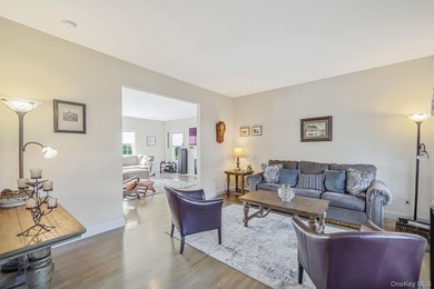 Stunning 4-Bedroom Colonial in Grand Manor Estates, East - photo 5