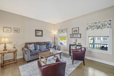 Stunning 4-Bedroom Colonial in Grand Manor Estates, East - photo 6