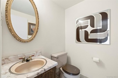 Welcome to 7 Stirrup Lane, a light-filled home on a beautiful - photo 12