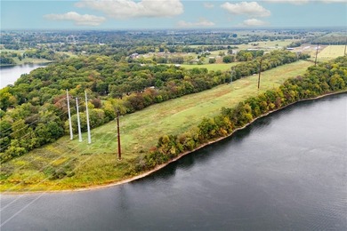 Gently sloping and beautifully positioned along the lake, this - photo 13