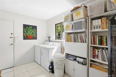 Welcome to 7 Stirrup Lane, a light-filled home on a beautiful - photo 13