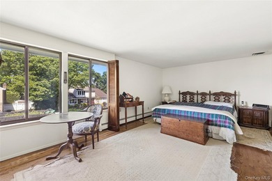 Welcome to 7 Stirrup Lane, a light-filled home on a beautiful - photo 14