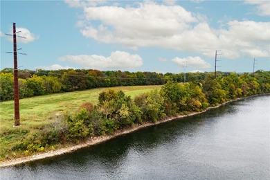 Gently sloping and beautifully positioned along the lake, this - photo 15