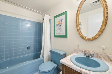 Welcome to 7 Stirrup Lane, a light-filled home on a beautiful - photo 19