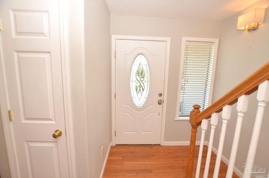 Welcome to this attractive town home in sunny Pensacola! This - photo 3