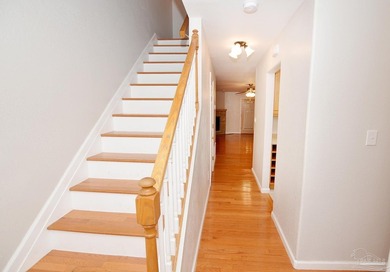 Welcome to this attractive town home in sunny Pensacola! This - photo 4