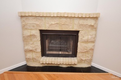 Welcome to this attractive town home in sunny Pensacola! This - photo 9