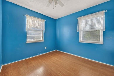 Investor special or perfect starter home! This 2 bedroom, 1 - photo 8