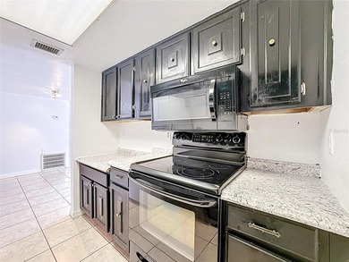 Prime condo Investment property with low HOA and great location - photo 11